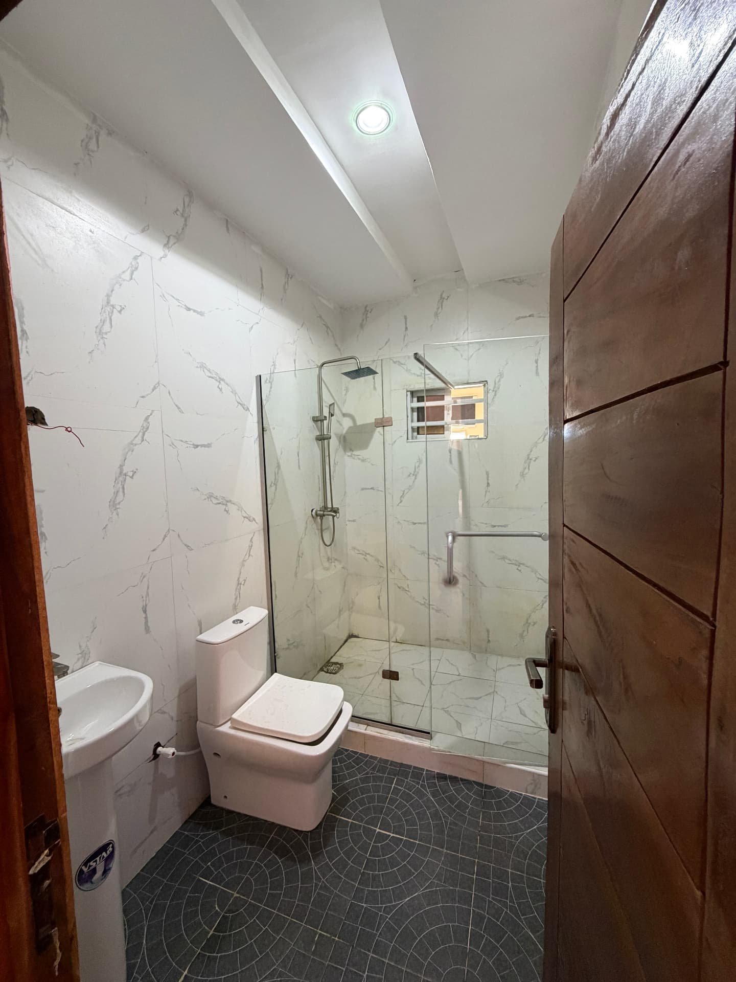 Floor-height windows with palm views from the 2 Bed pool apartment